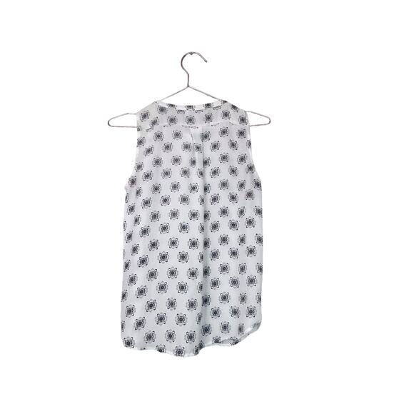 Loft outlet Tops - Loft outlet petite floral sleeveless blouse size XXsP